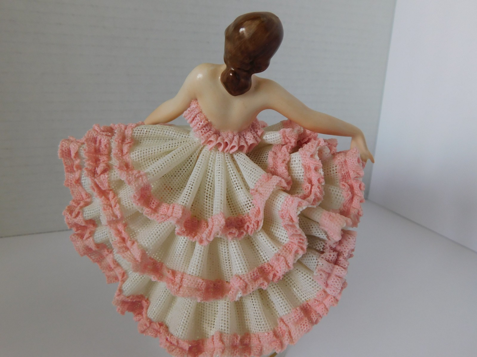 STUNNING ANTIQUE DRESDEN FIGURINE PORCELAIN LACE – BALLERINA / DANCER – GERMANY