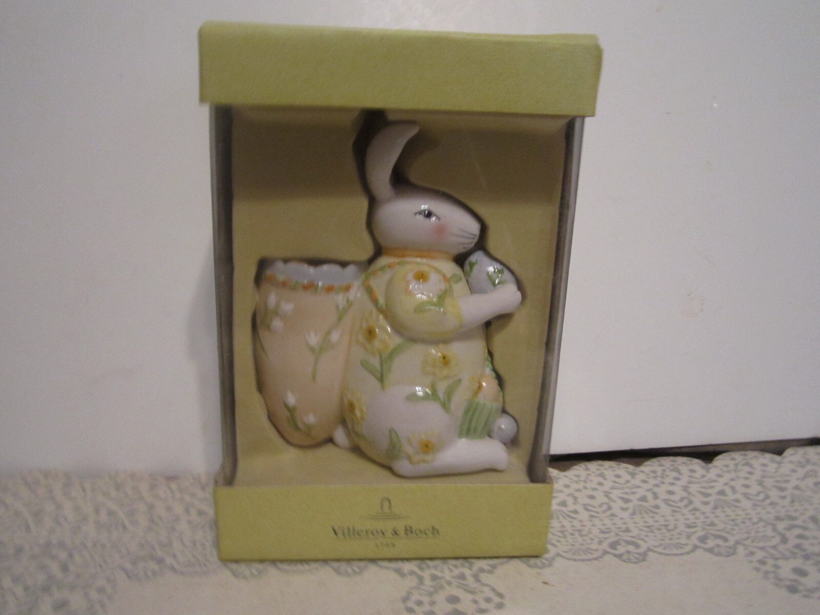Villeroy & Boch 1748 Porcelain Bunny w/Basket Daffodil Vase~ Eastern Fantasy NIB