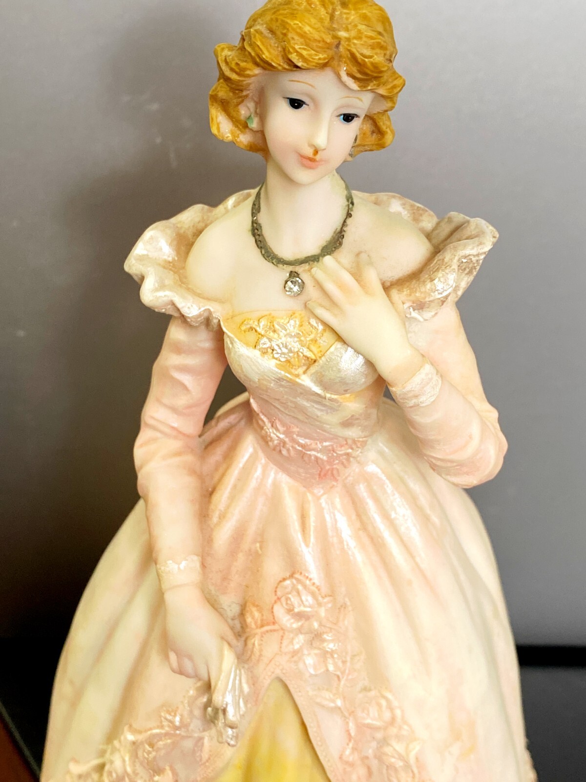Vintage 9″ Victorian Lady Figurine Wood Base Turtle King Giovanni Giftware