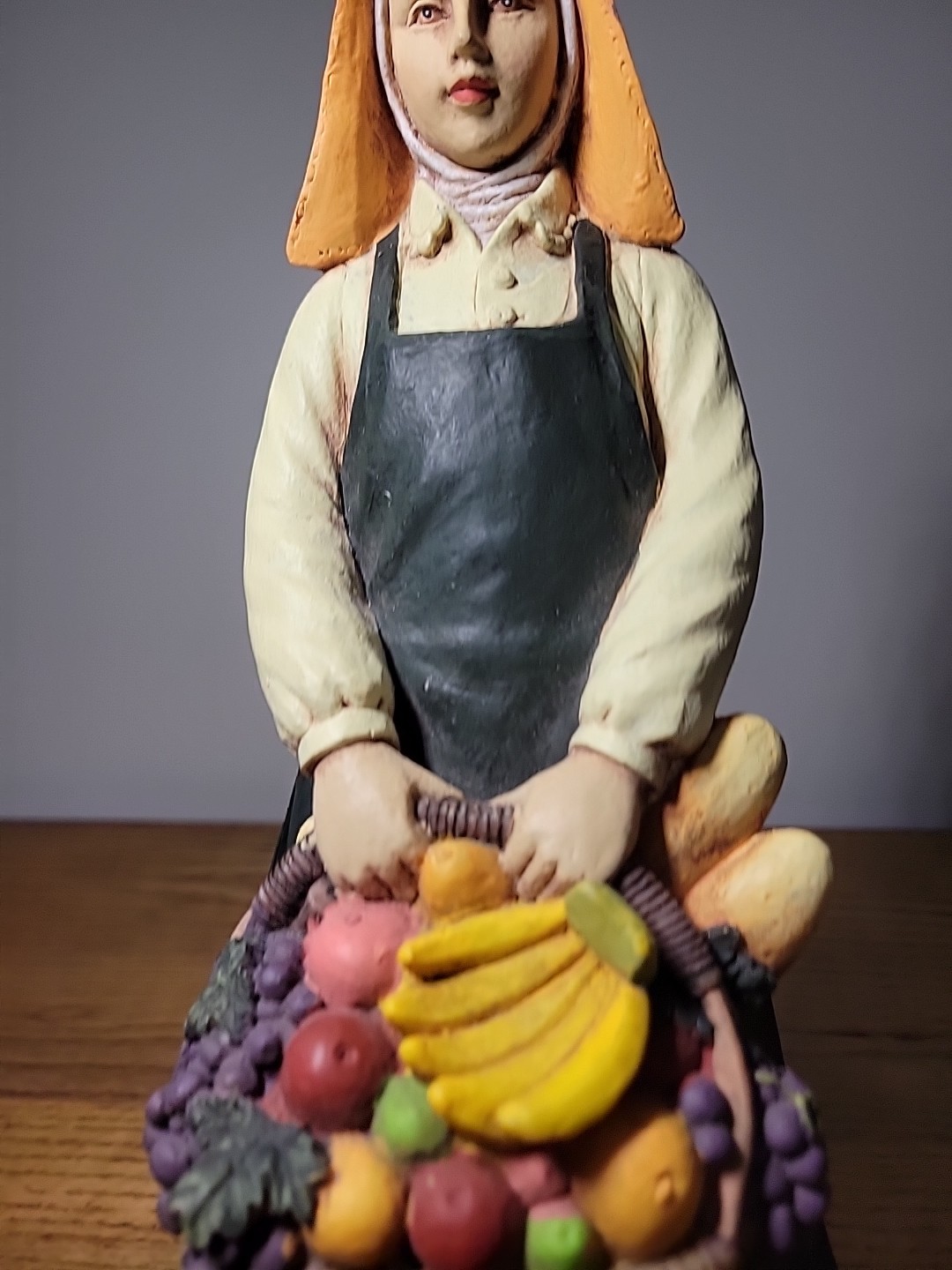 Vintage 12″ Tall Pilgrim Woman Statue Holding Fruit Basket Primitive Fall Decor