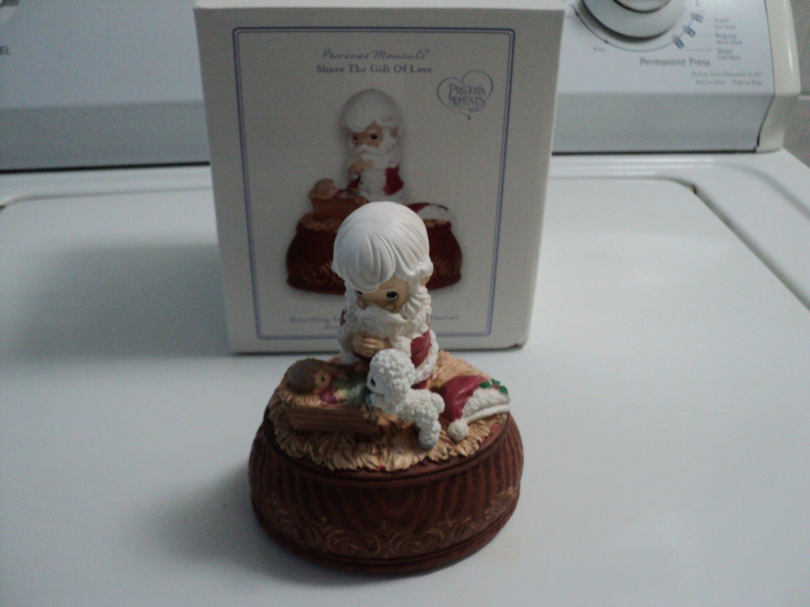 Precious Moments Santa Kneeling At The Manger Jesus Music Box Figurine Box