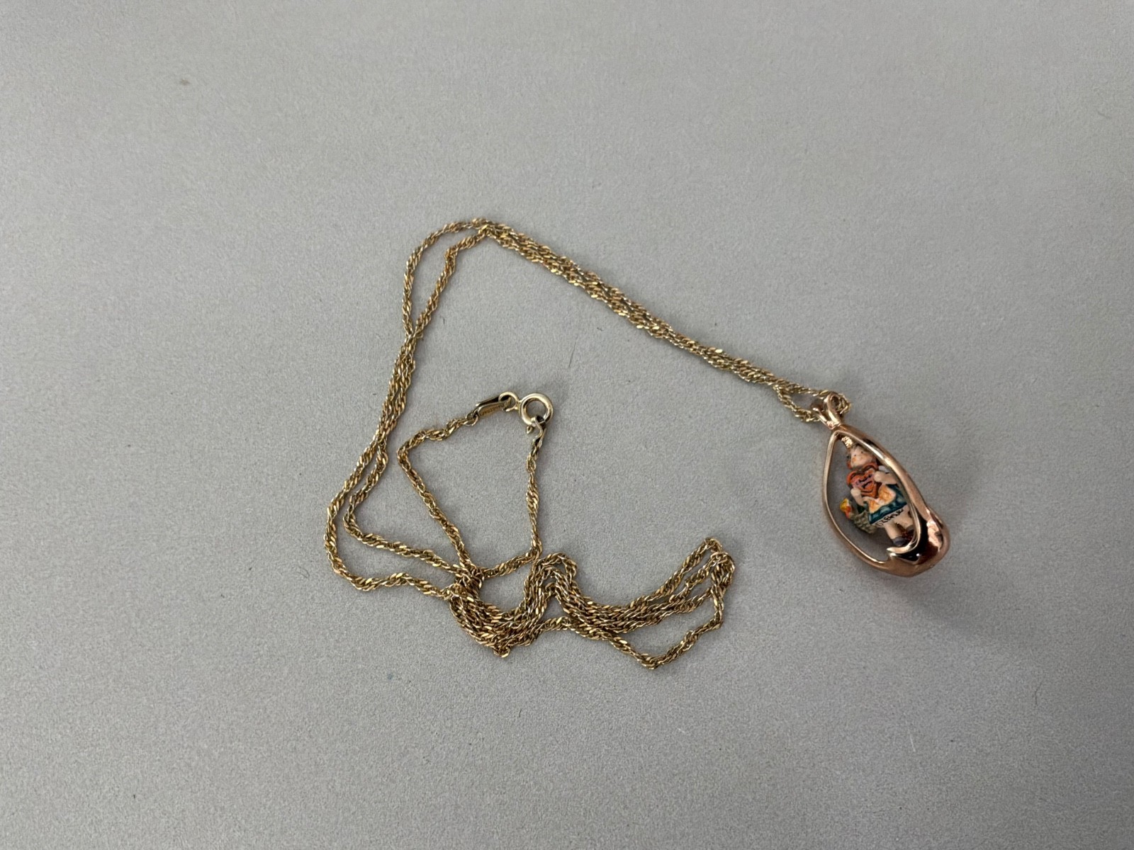 VTG Goebel Miniatures By Olszewski Goebel Collector’s Club Pendant Necklace 1982