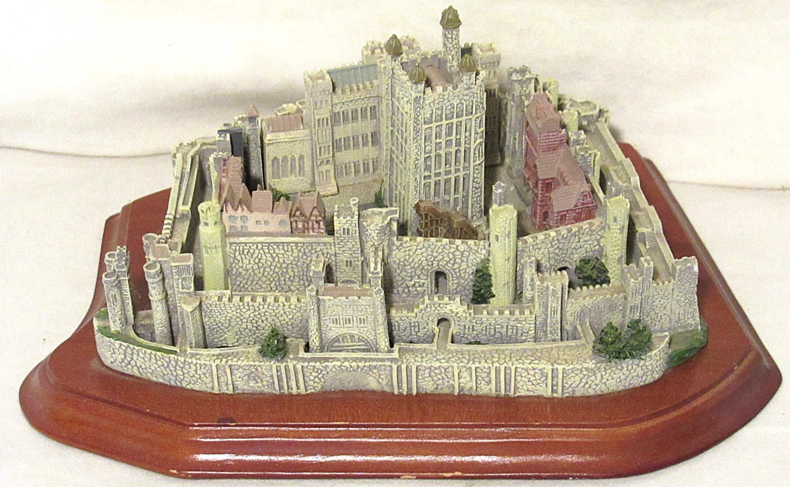 Castles of The World – The Tower Of London Miniature ‘Forest Creek Gems’