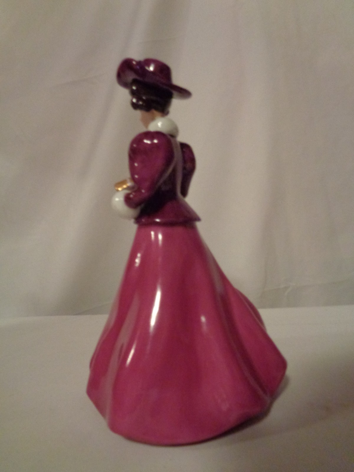 HALLMARK HOLIDAY TRADITIONS BARBIE DOLL PORCELAIN FIGURINE FIGURE wBox 1997 1996