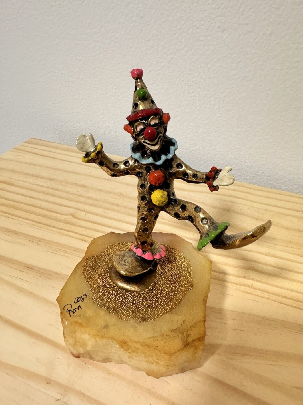 Ron Lee World of Clowns, Clown Standing on One Leg Signat ’83
