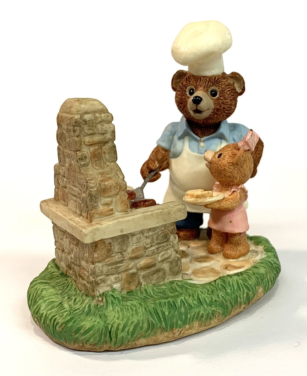 Hallmark Tender Touches Figurine “Bears At BBQ Servin’ Up Smiles” 1991 QEC941-9
