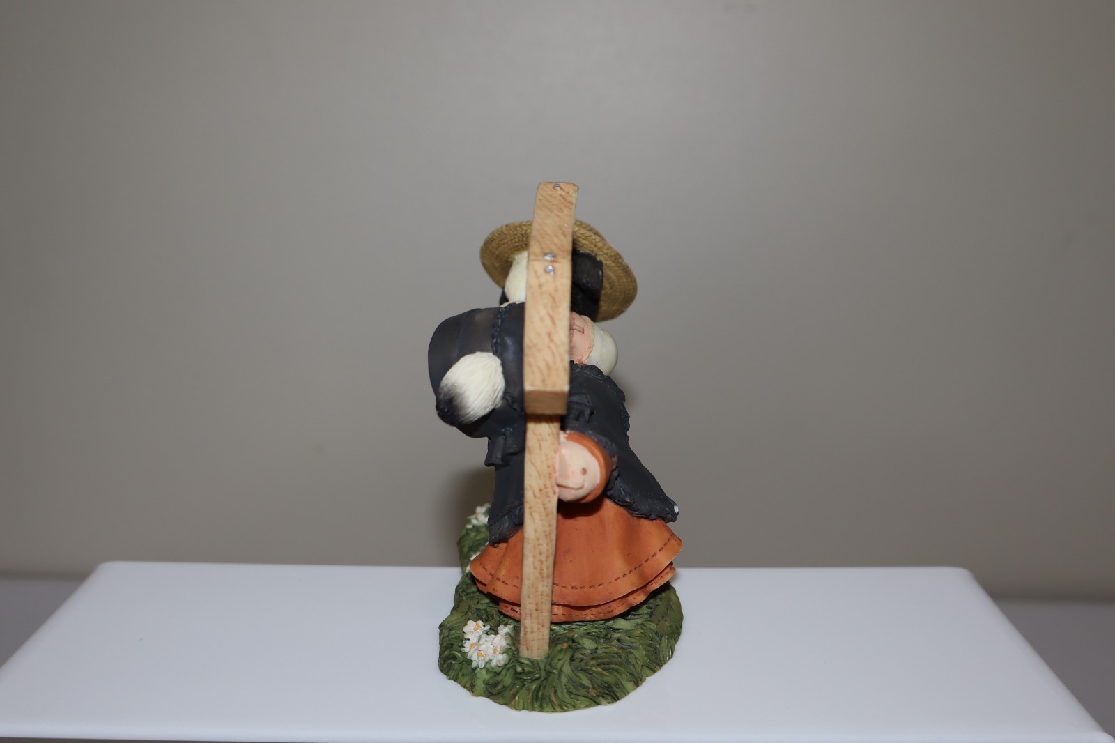 Mary’s Moo Moos Cow Figurine Hoofy Hearts Make Hoofy Homes #645427 Enesco 1999