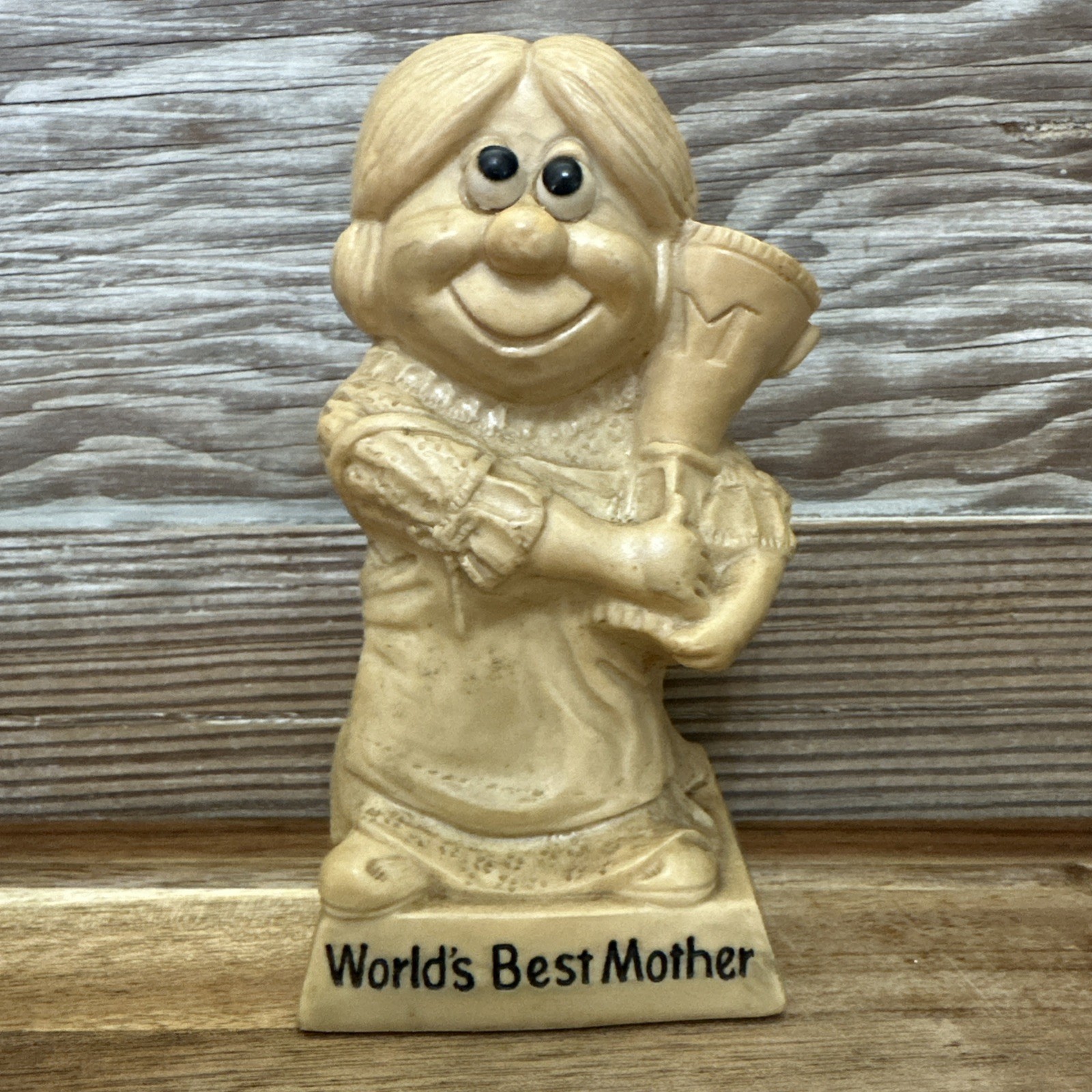 Vintage R&W Berries Co 1970 World’s Best Mother Figurine Statue Trophy USA