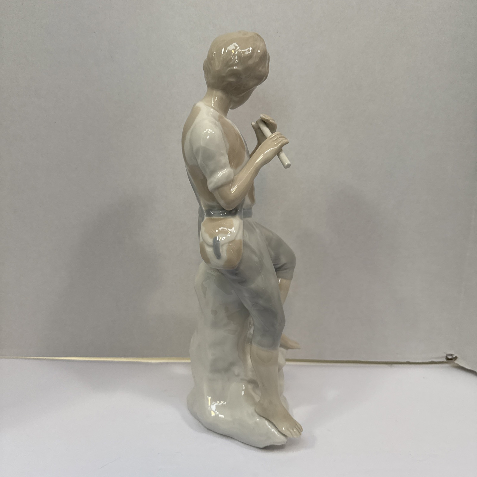 LLADRO CASCADES STYLE BOY WITH FLUTE Figurine 12.5” Damaged Flute