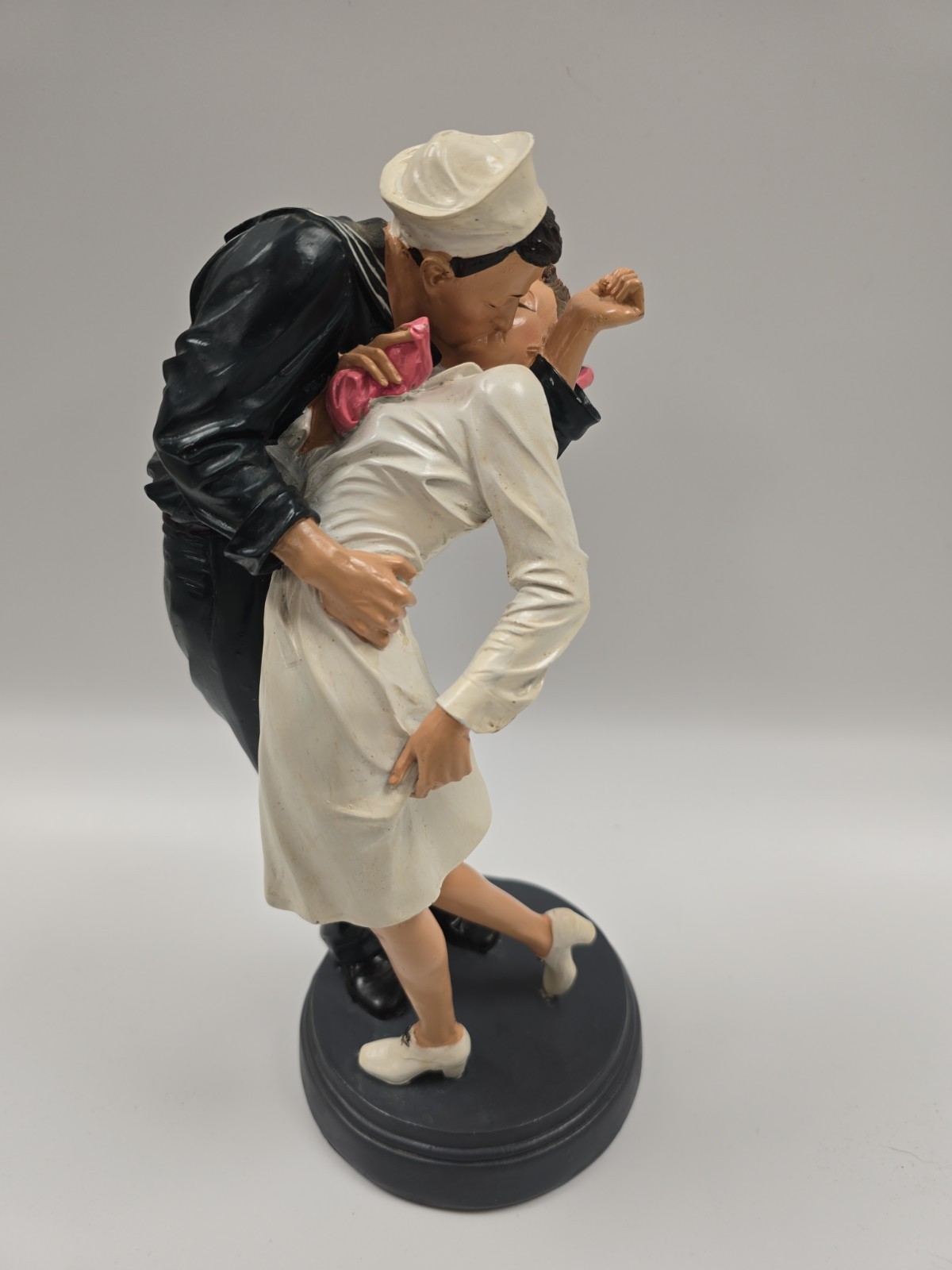World War 2 Victory At Times Square The Kiss Navy Sailor With Nurse Statue 12″