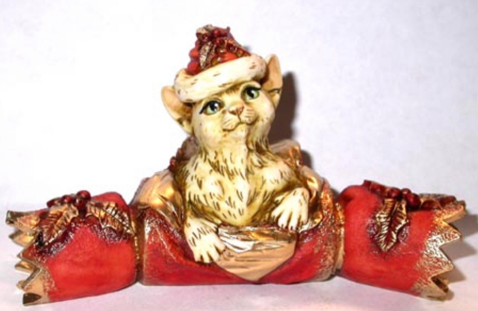 Neil Eyre Designs Christmas Red Santa hat Cat Kitty Cracker figurine holly Ivy