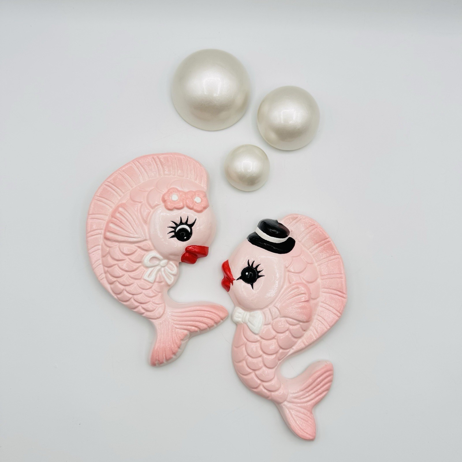 Wall Chalkware Kissing Fish Anthropomorphic Kitschy Kitsch Wall Plaque VTG Style