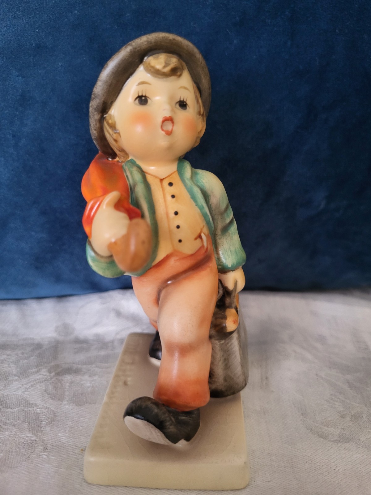Goebel Hummel Merry Wanderer figurine #11/0 TMK-3