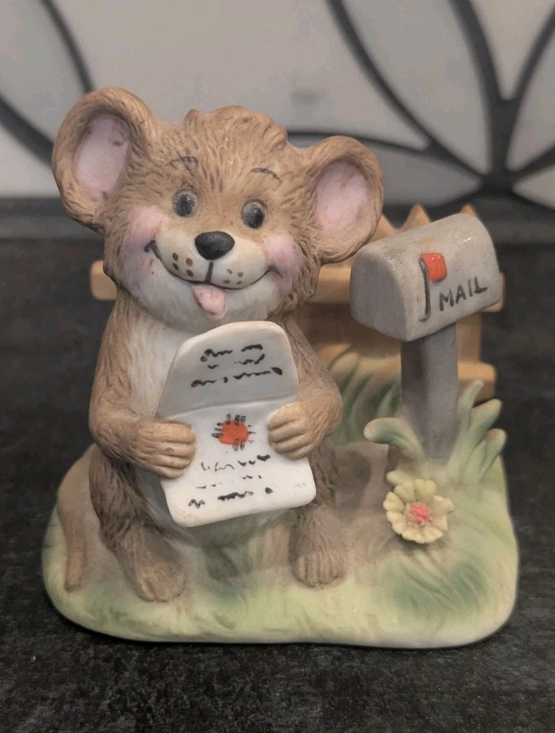 Suzy Zoo 1977 E-9243 Mouse And Mail Box Figurine/Mail Holder 3”