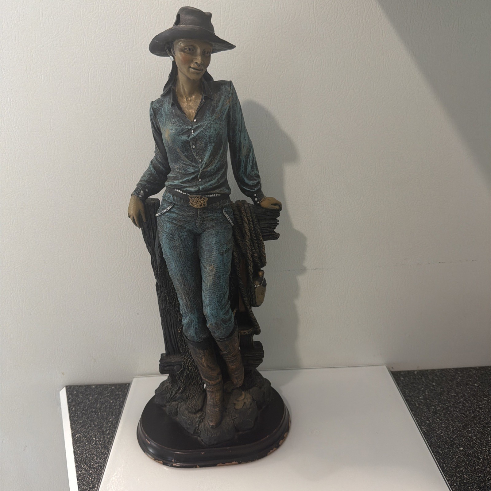Giovanni Collection Figurines 15″ Cowgirl