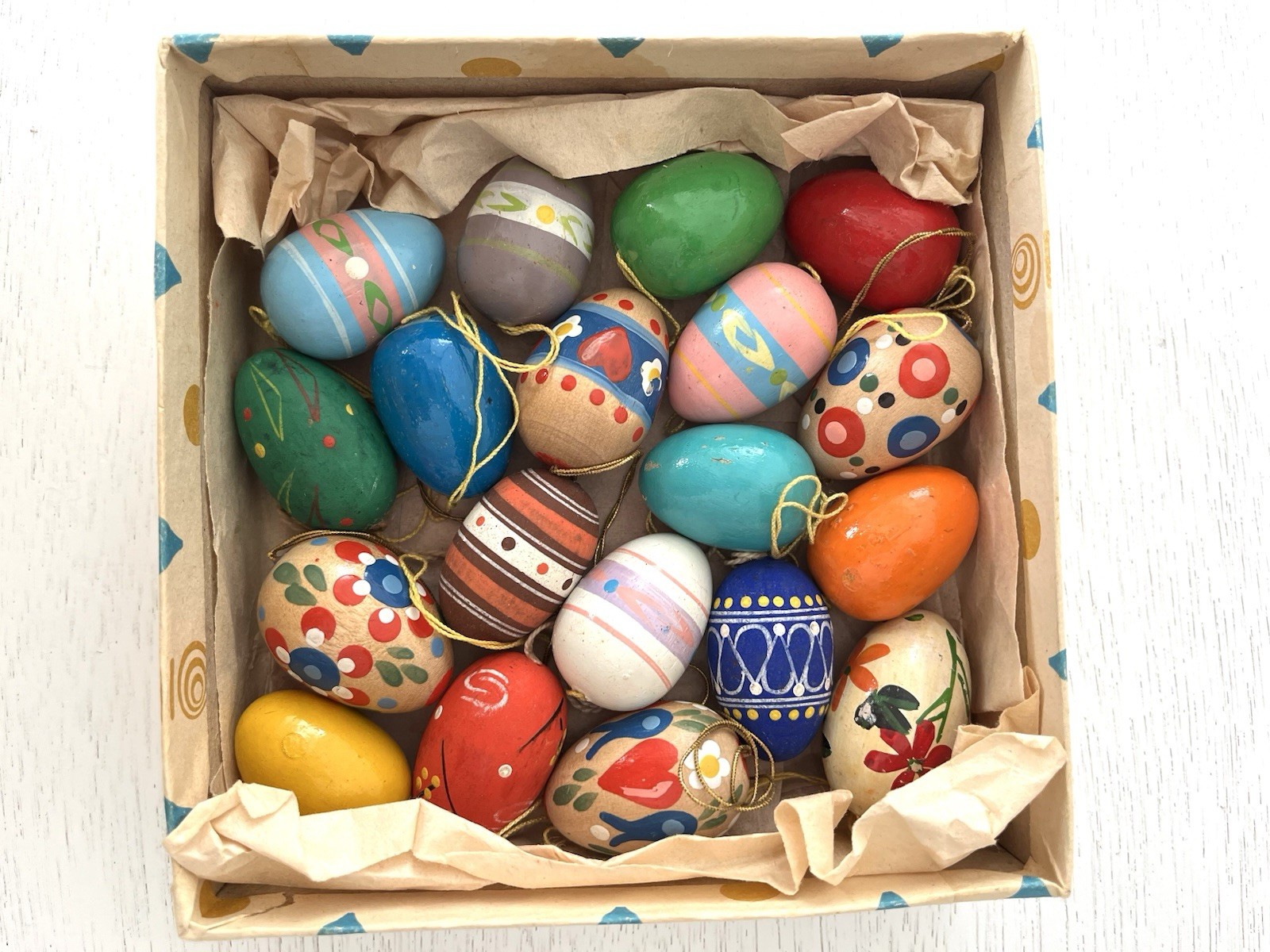 VTG German Erzgebirge Wooden Hand Painted Eggs Set of 19 Orig Expertic GDR Box