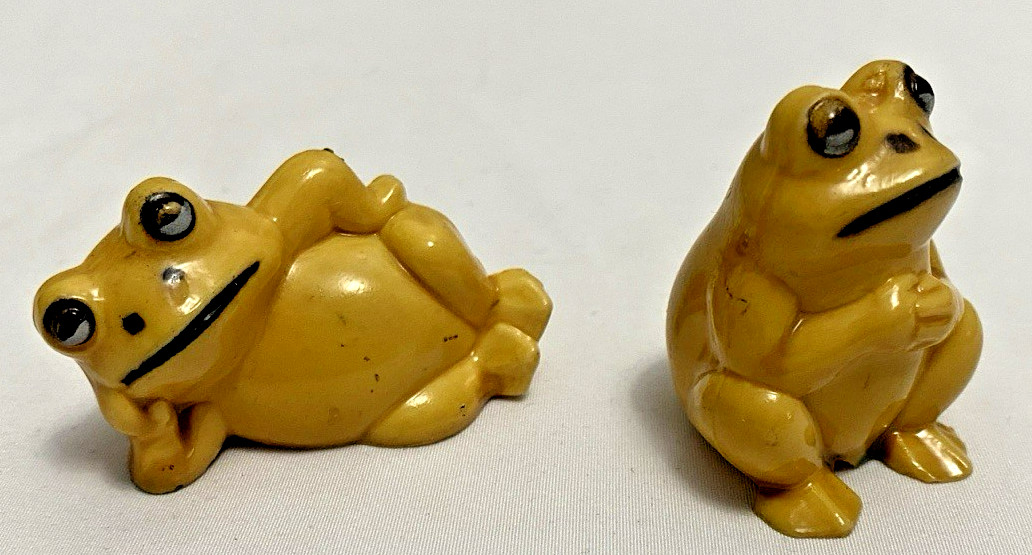 Vintage Plastic Golden Yellow Frogs Made In Hong Kong One Sitting & One Laying