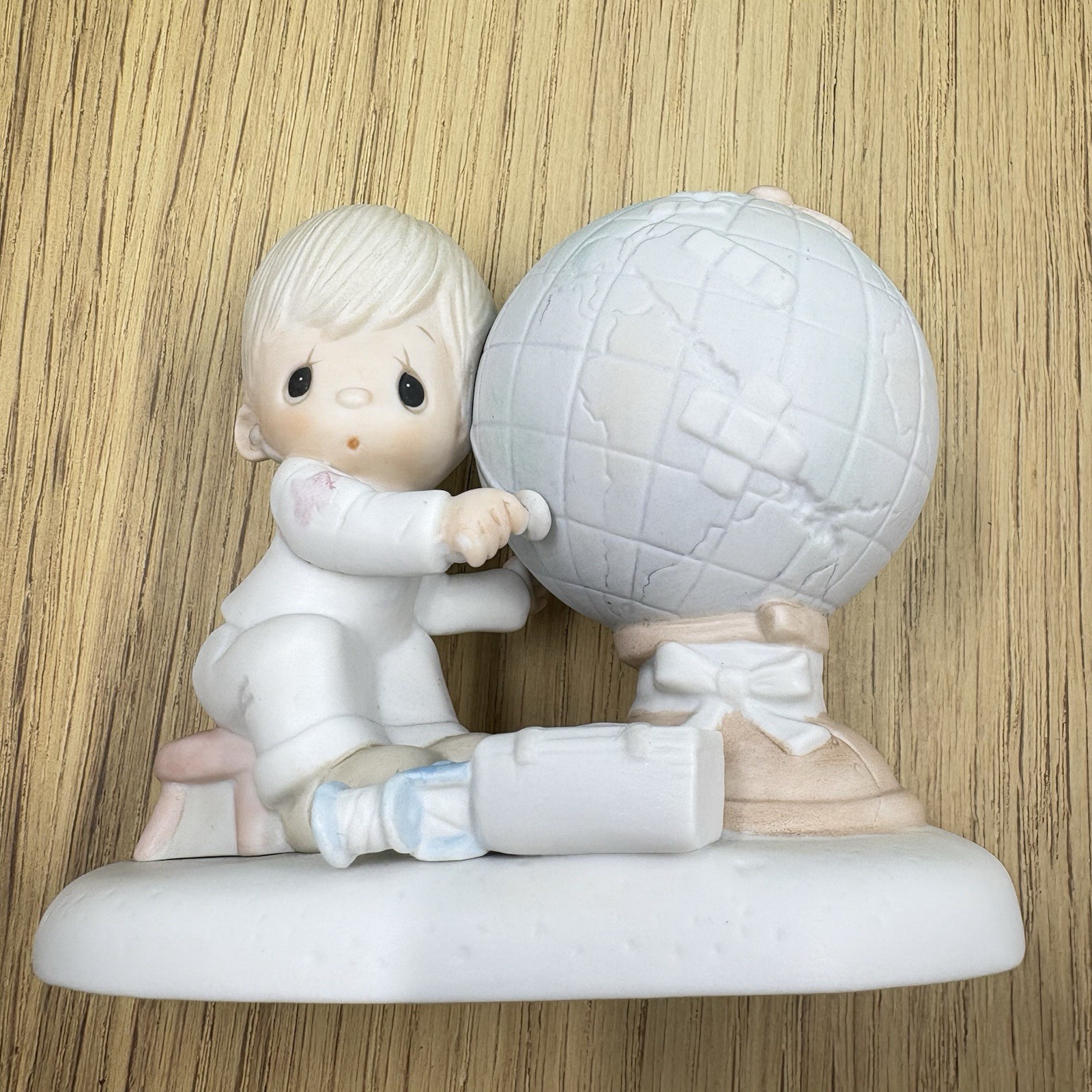 Precious Moments E1381 ” Jesus Is The Answer” figurine-1977