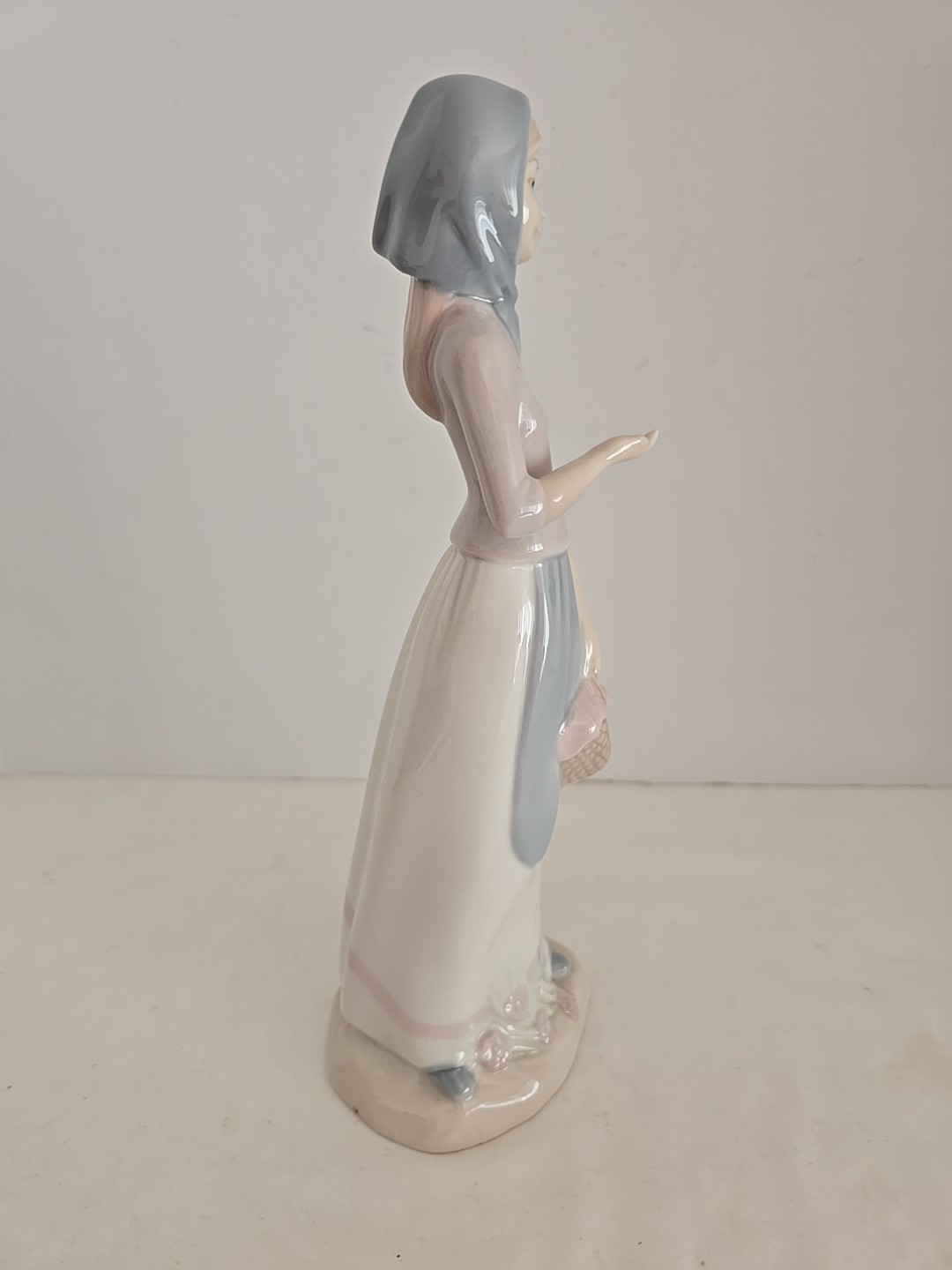 Vintage Lladro Nadal Porcelain Girl Holding Basket Figurine Made in Spain 10.5″T