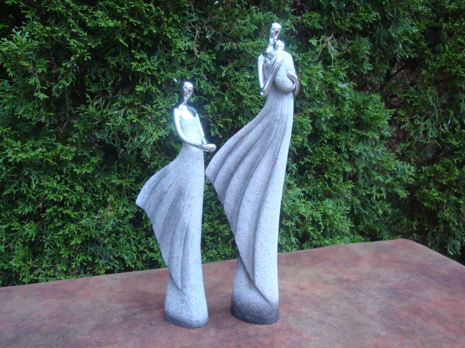 Ceramic 16-3/4″ Mother Holding Baby and Daughter Faceless Figurines