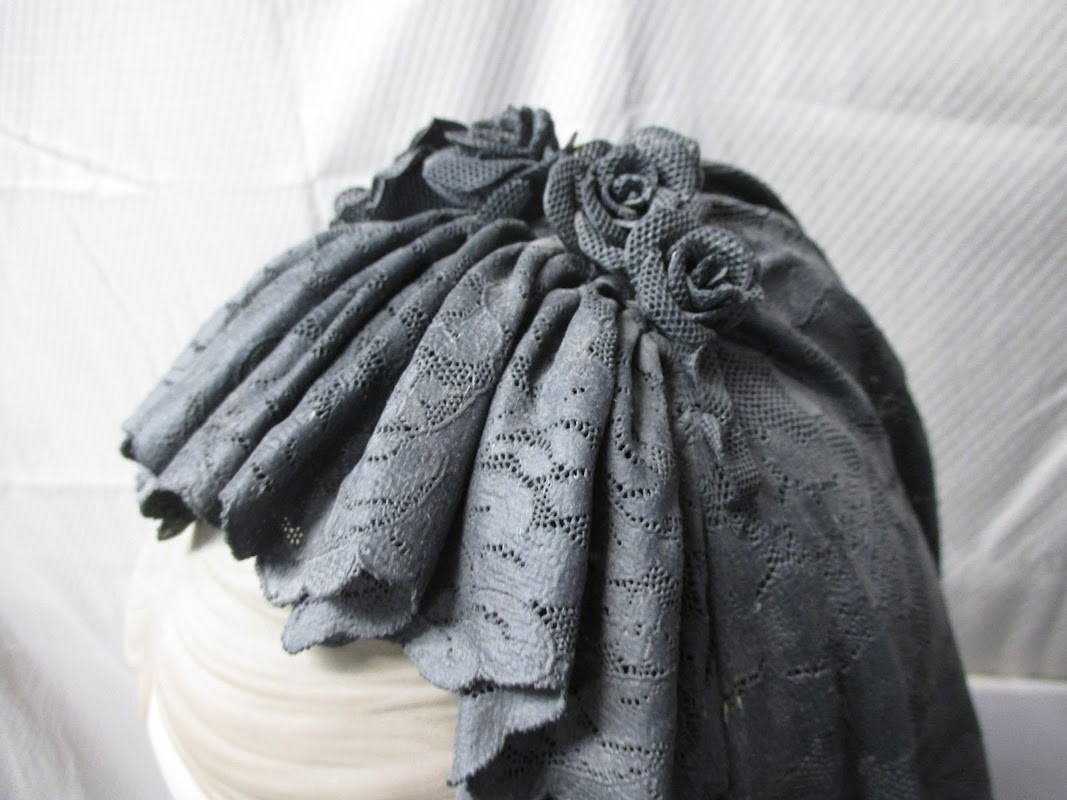 Lladro 11538 Romantic Bust with Black Veil Sculpture