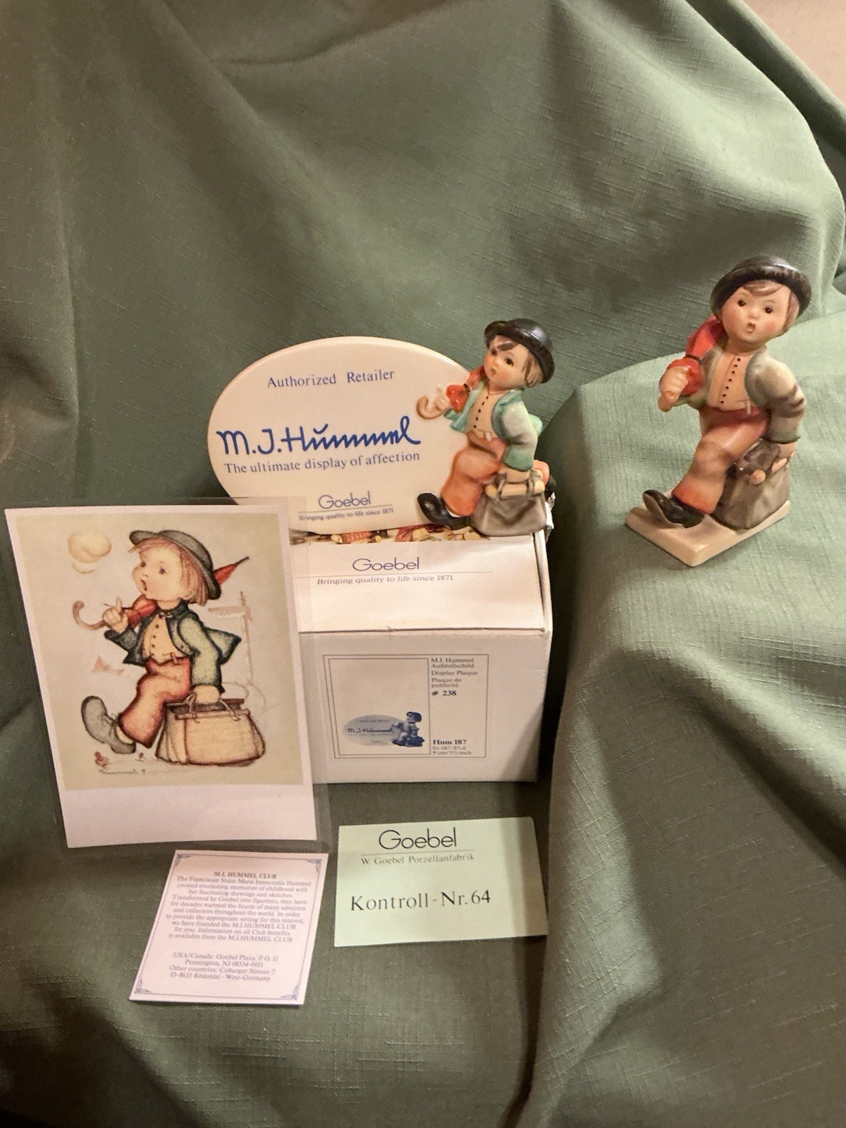MI HUMMEL- Merry Wanderer Dealer Plaque And Figurine