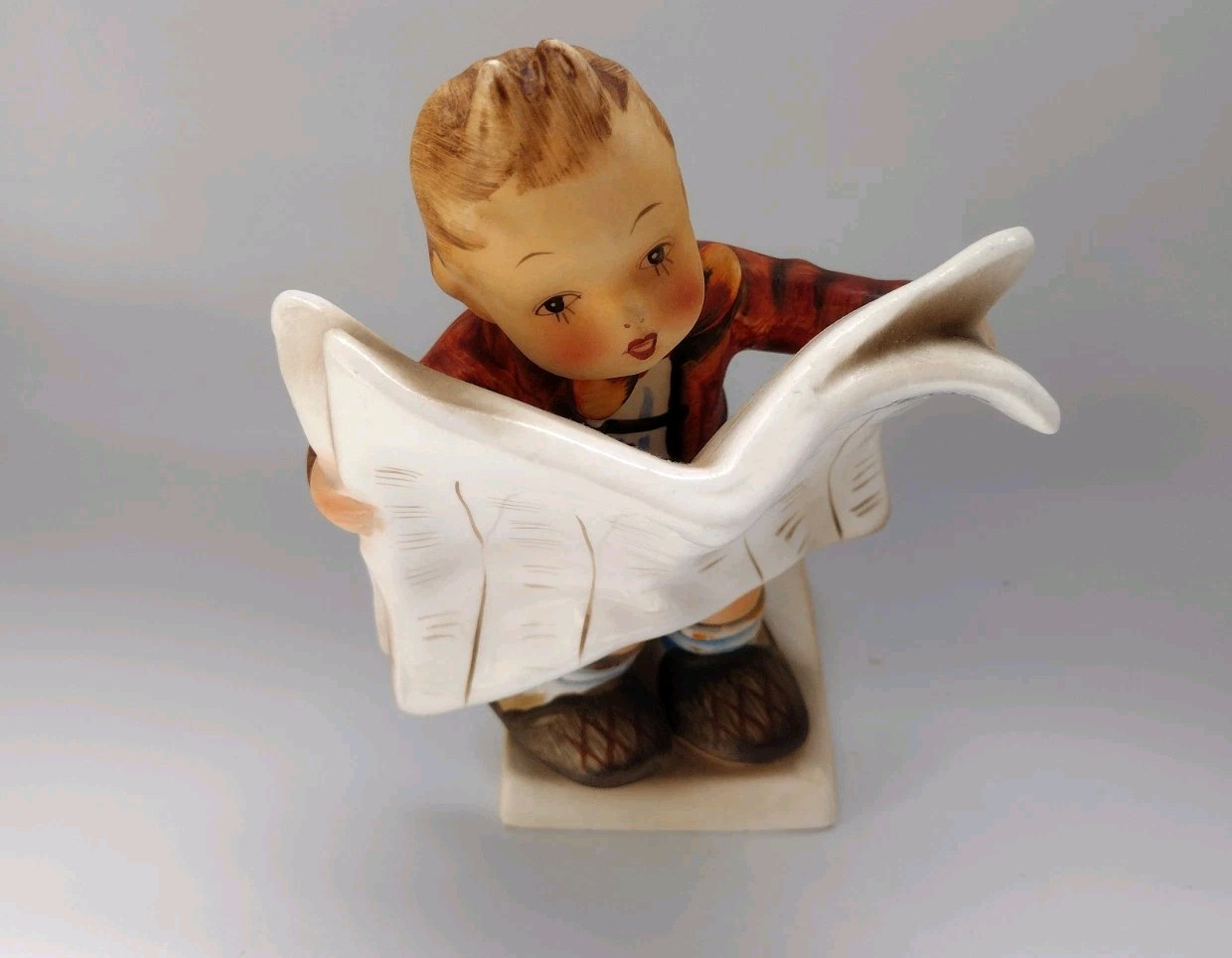 Vtg American Children Lefton Figurine Boy Reading Newspaper News Occupied Japan.