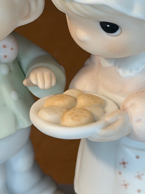 Precious Moment 102490 “Sharing Our Christmas Together” Figurine