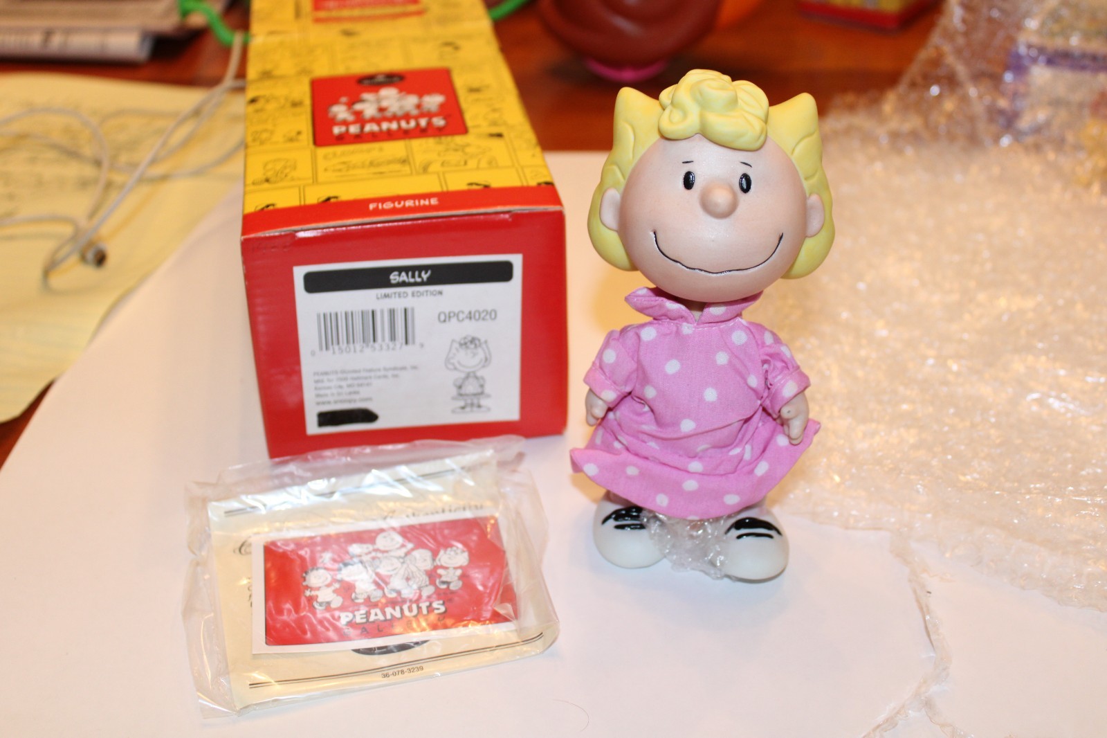 Hallmark Peanuts Gallery “SALLY”: Jointed Porcelain Figurine LTD ED 2000 NEW
