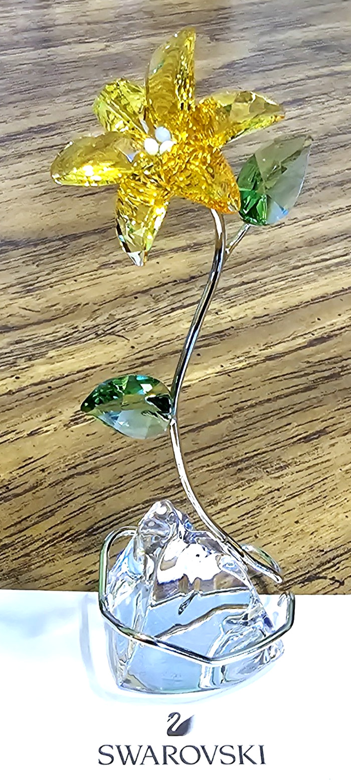🏵️ Swarovski Crystal 2025 “Florere”, LARGE, Yellow Lily Flower Figurine NIB