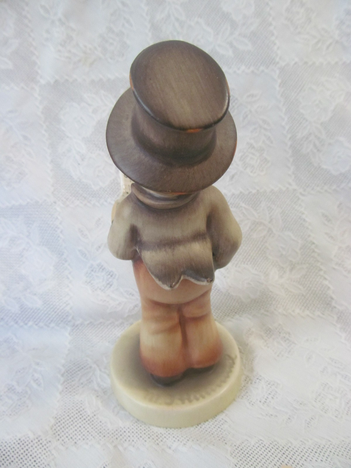 Handsome~Vintage Hummel Goebel STREET SINGER Boy Figurine #131~Full Bee tmk2