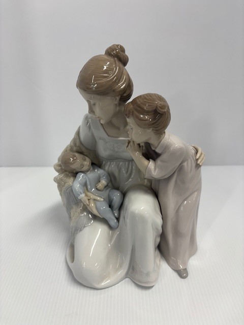Lladro Porcelain Figurine “Welcome to the Family” #6939 9”H *READ*