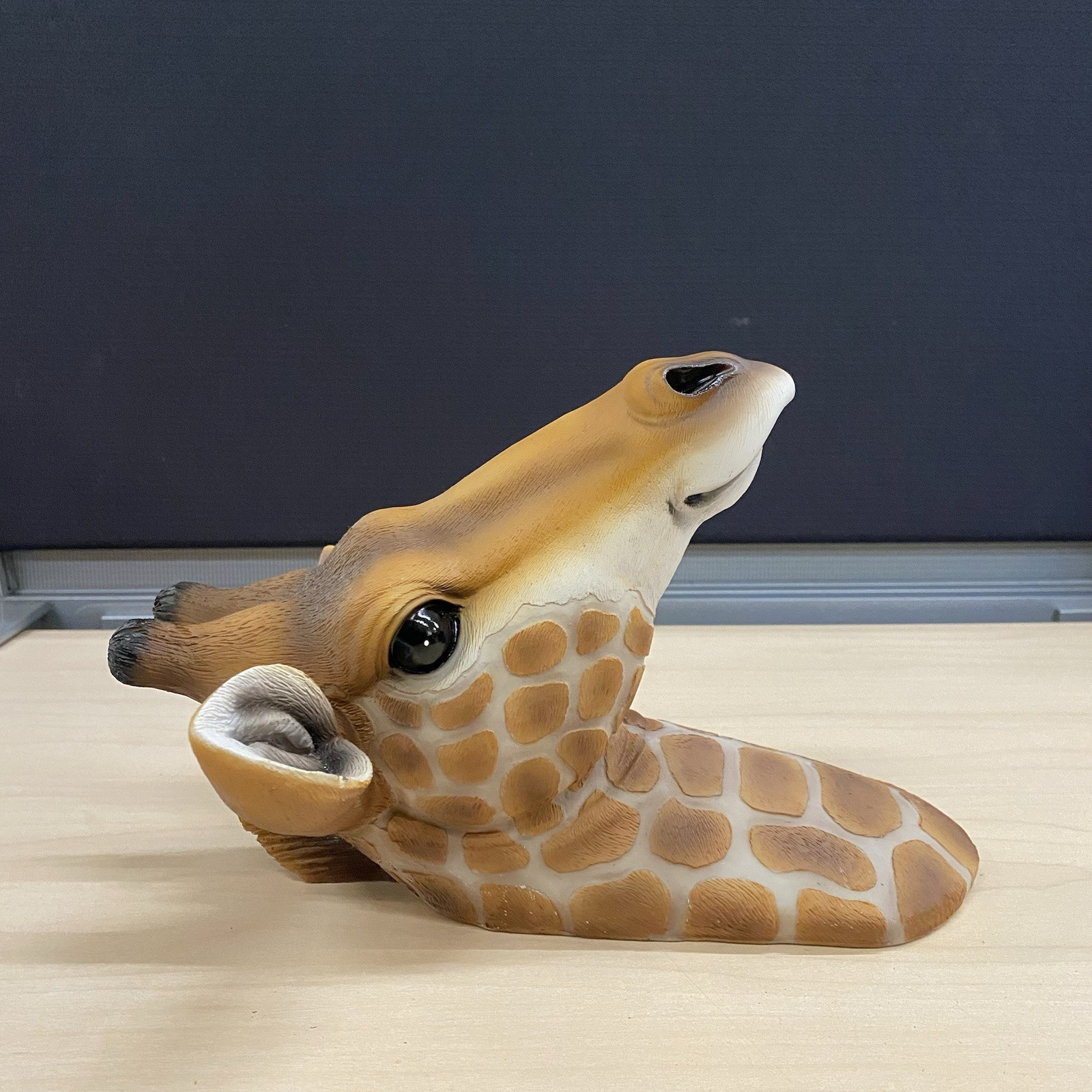DWK Corporation Giraffe Head Hanging Display Wall Mount Home Decor 10” Statue