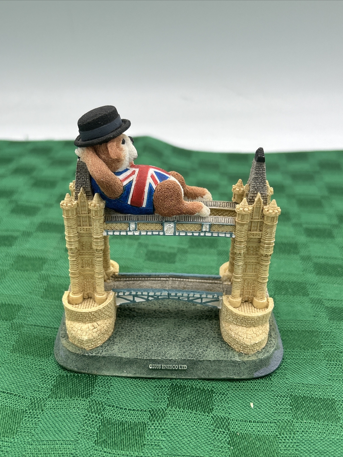 Enesco Winston’s Britain Winston Travels to the Tower Bridge Figure L3151