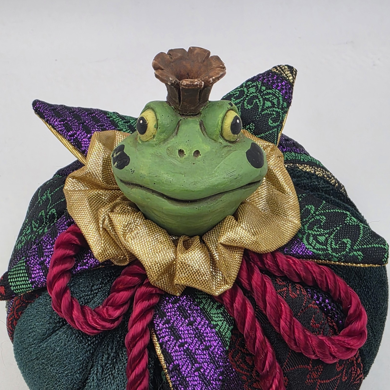 Russ Berrie Frog Prince Figurine Royal Winterfest #5492 Resin Fabric Christmas