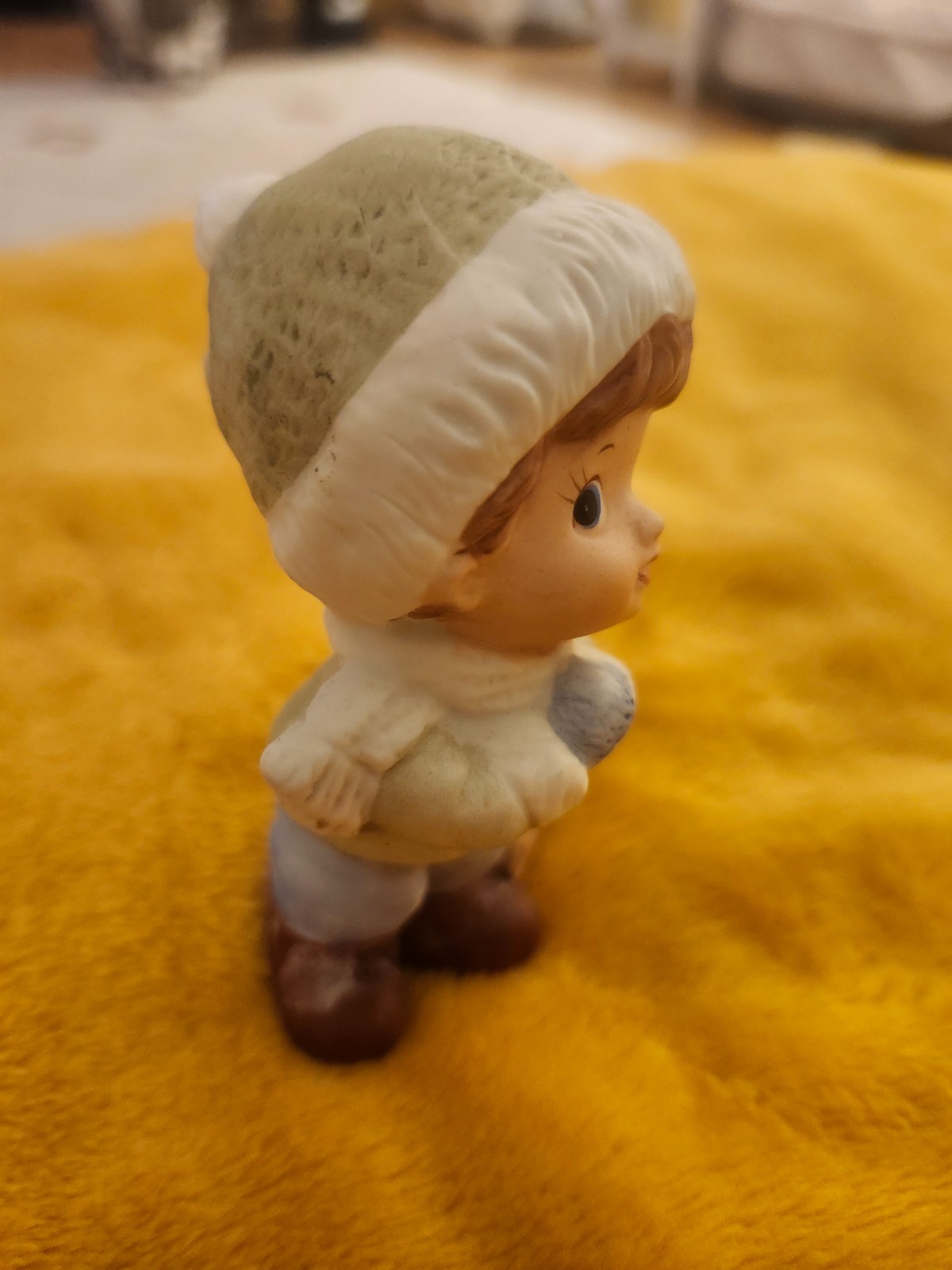 Homco Figurine Boy With Gifts 5556 Vintage