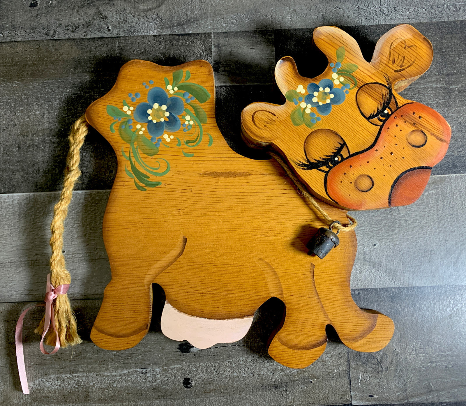COW WOODEN HANDPAINTED VINTAGE WALL HANGING DAISY FARM MILK BELL COW UNIQUE