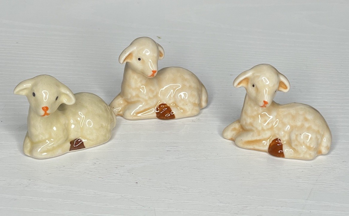 Vtg Ceramic Sheep Lamb Figurines Set Of 3 Nativity Easter Miniatures Shadow Box