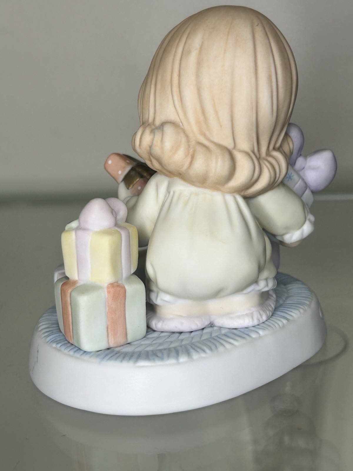 Precious Moments A Tiny Tot With Her Eyes All Aglow Porcelain Girl 2006 4″