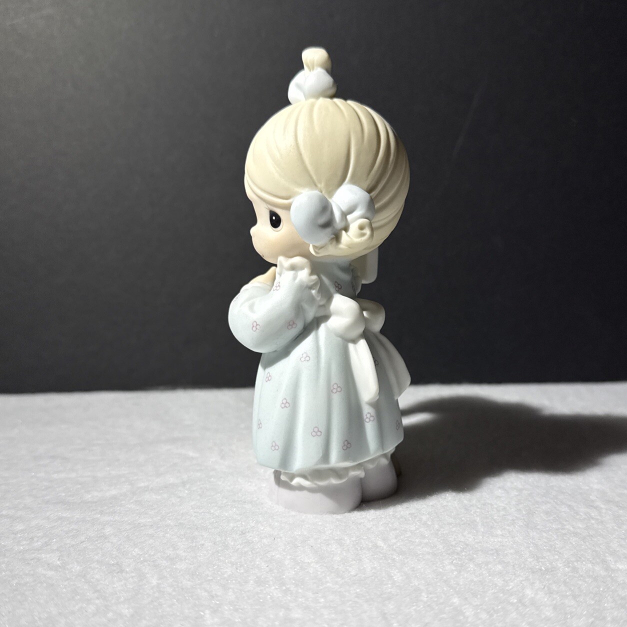 Precious Moments Figurine – Sharing The Good News Together -1991 Symbol Member..