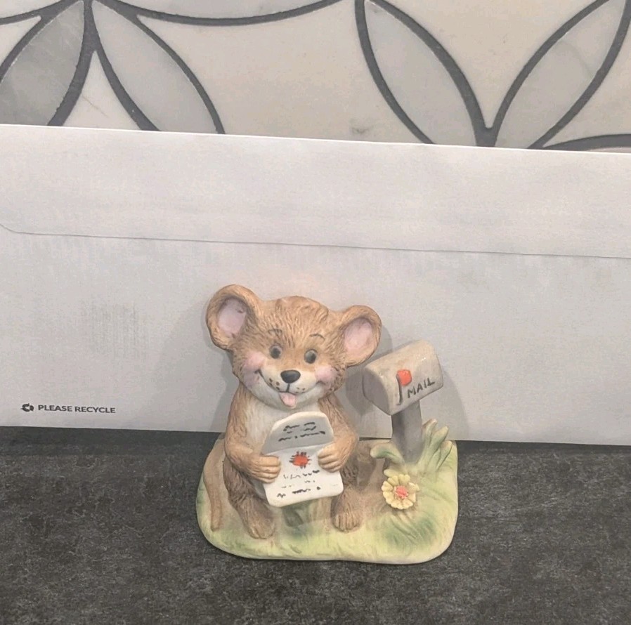 Suzy Zoo 1977 E-9243 Mouse And Mail Box Figurine/Mail Holder 3”