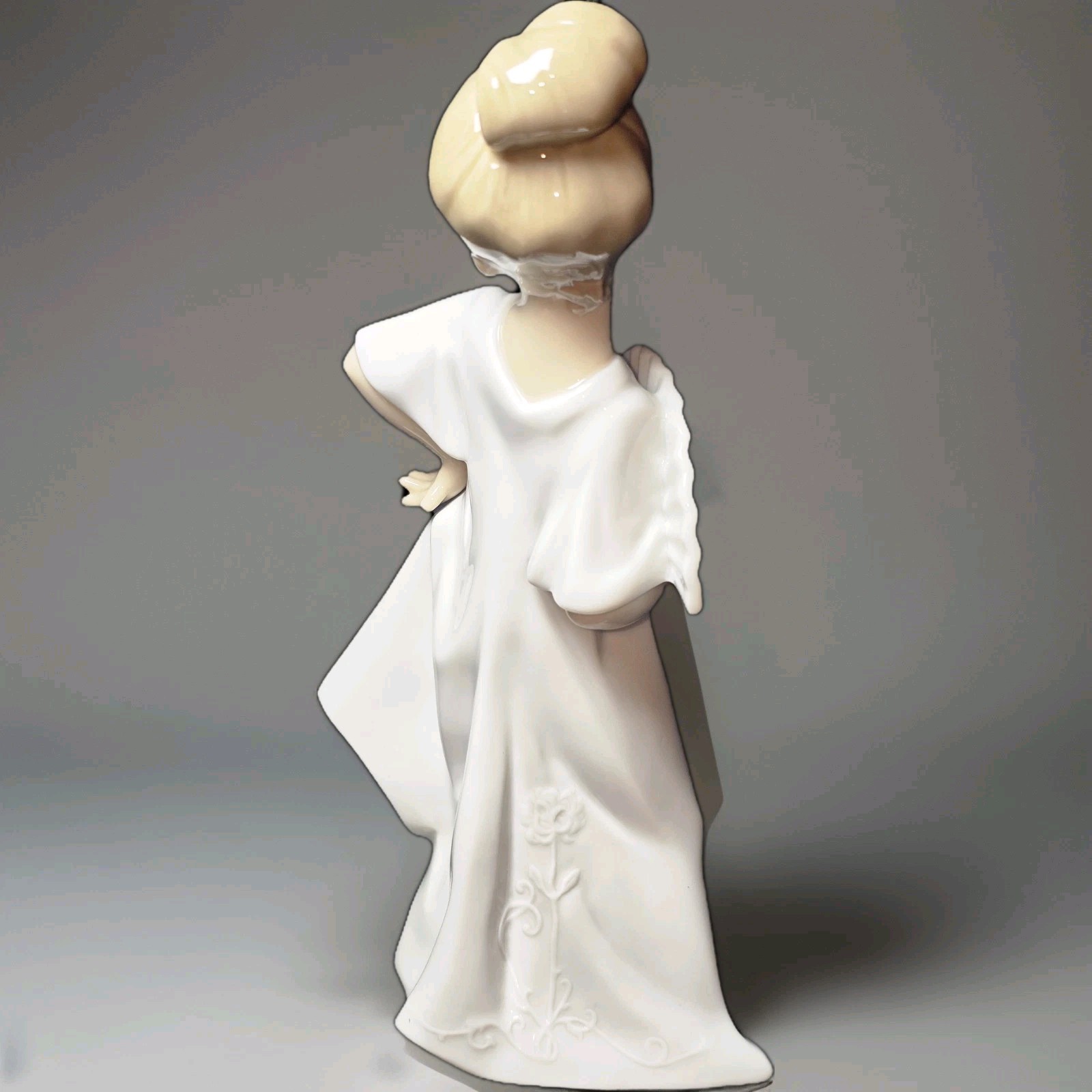RARE NAO Daisa Spain I’m Pretty Young Girl With Fan RETIRED 2003 Figurine #1455