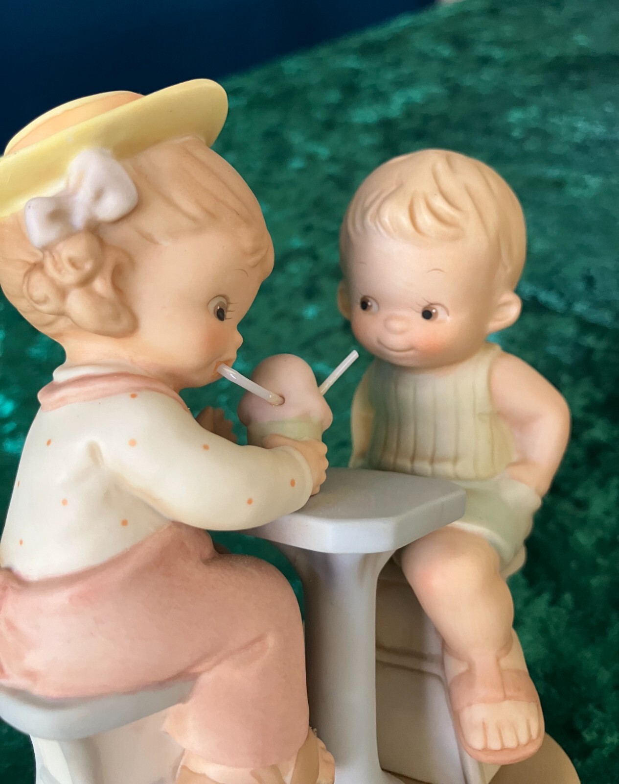 Memories of Yesterday: Friendship is Meant to Be Shared #602922 w/ Box 1994