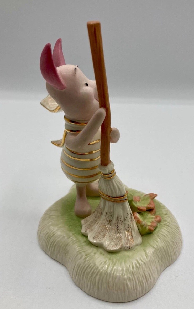 Lenox Walt Disney Showcase Piglet’s Clean Sweep Figurine Winnie The Pooh NEW COA