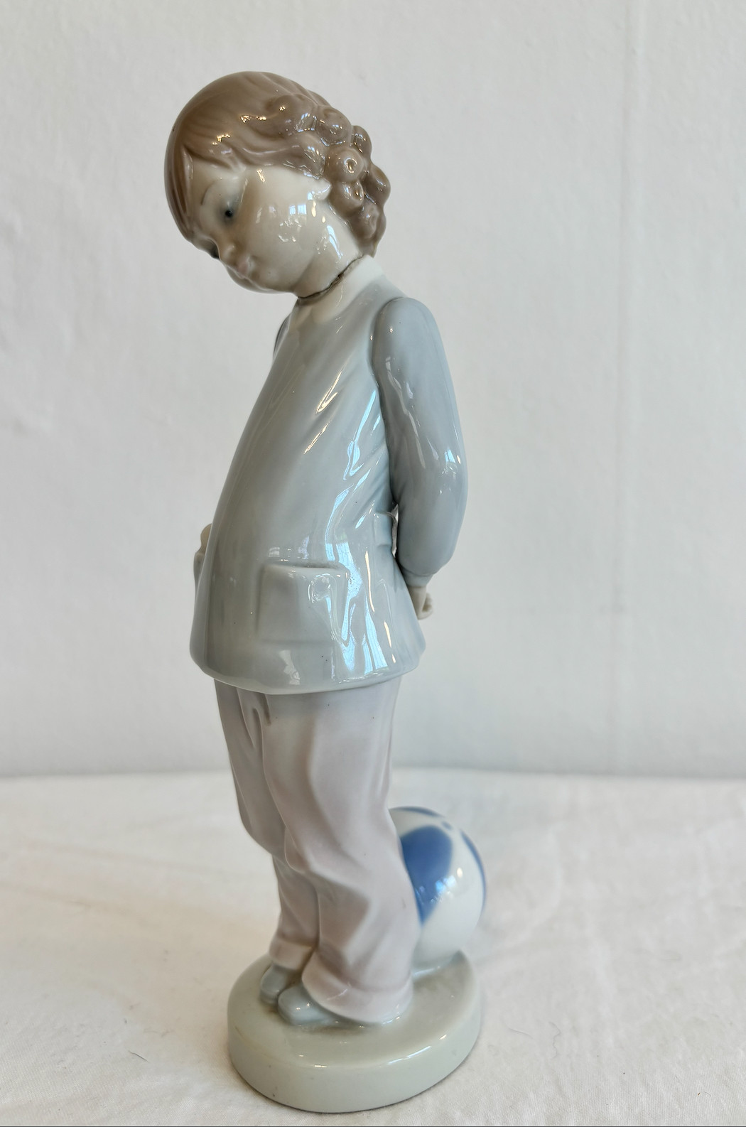 LLADRO #4899 “Punishment” Girl with Ball 8.25″ *Repaired