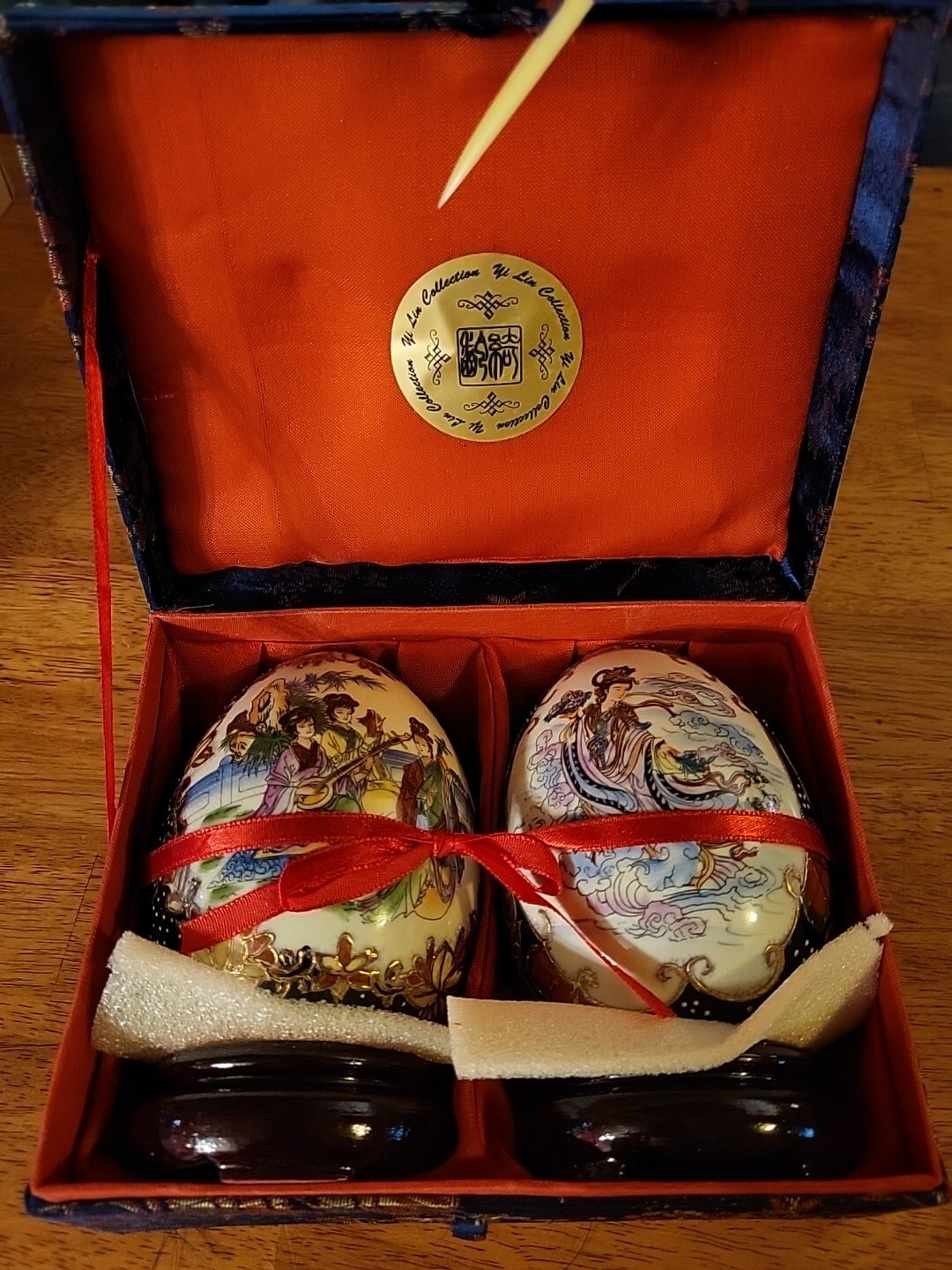 YI LIN ARTS AND TREASURES OF CHINA PORCELAIN HAND PAINTED EGGS WITH STANDS