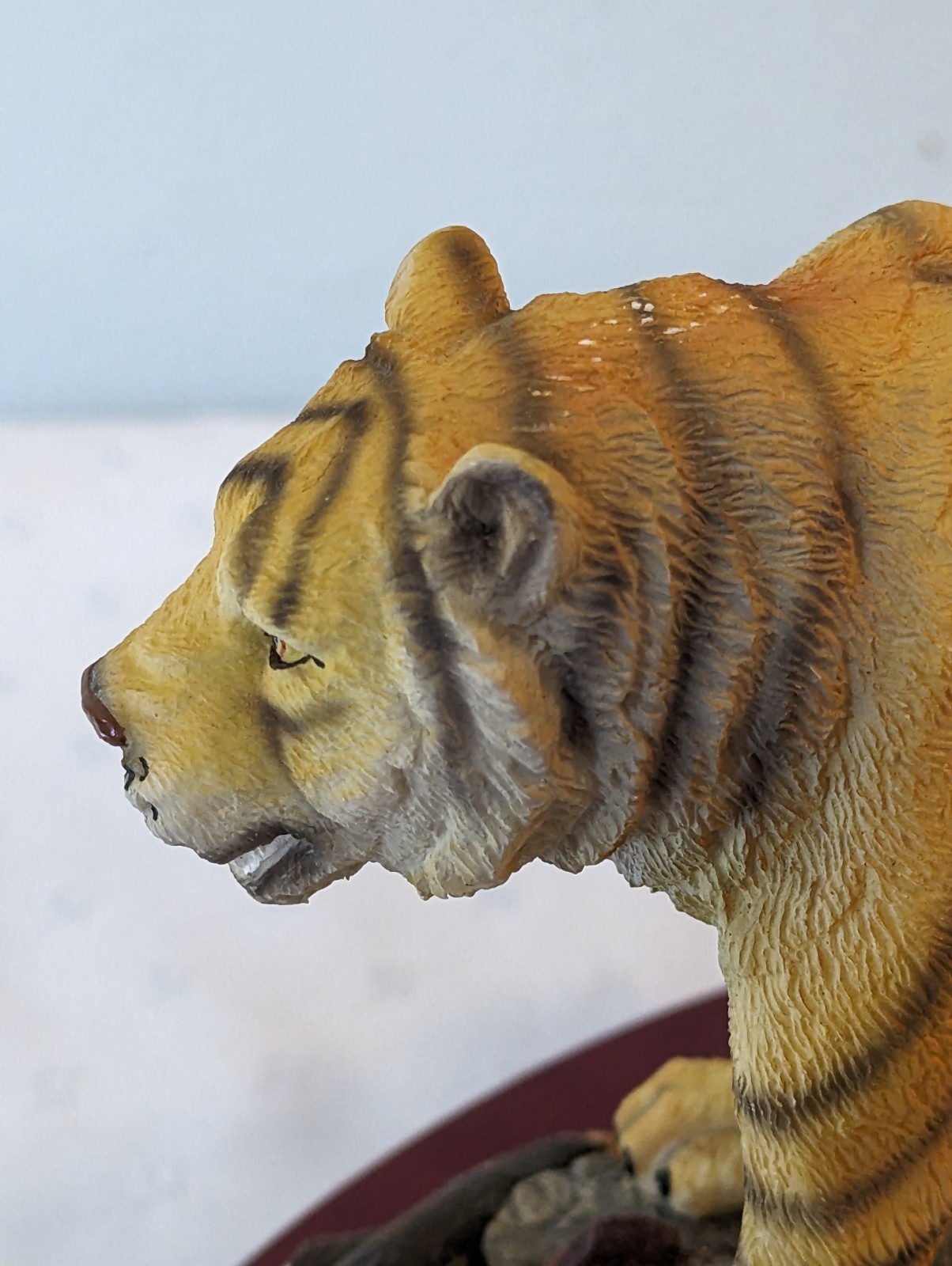 Bengal Tiger Resin Statue Figurine-Classic Wildlife Collection-Wood Base-6.5″H