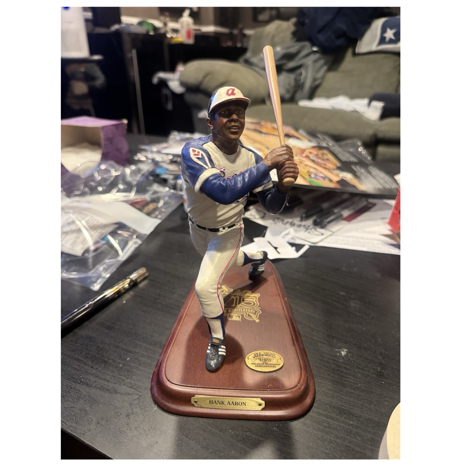 Hank Aaron Baseball Sports Resin Figurine Carvings Wood Base Danbury Mint