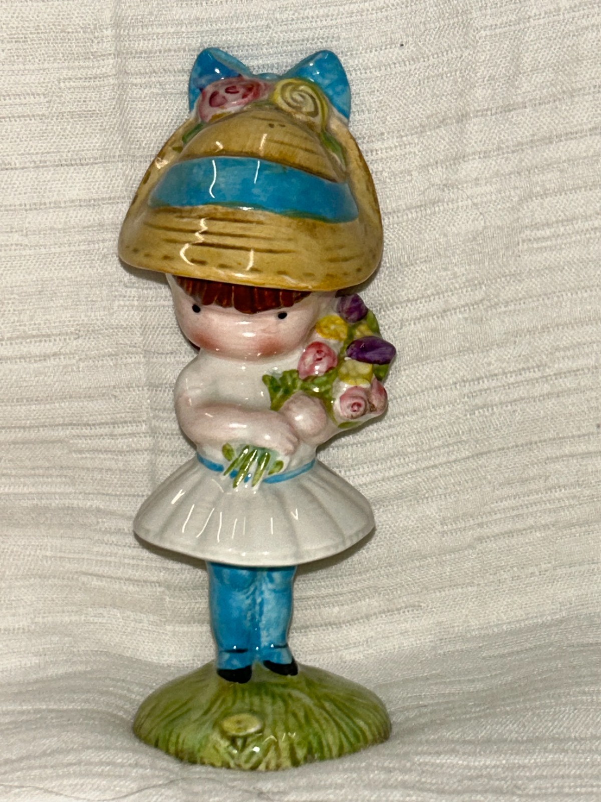 Joan Walsh Anglund Girl With Flowers 1966, 1971 Beswick England 5” Figurine