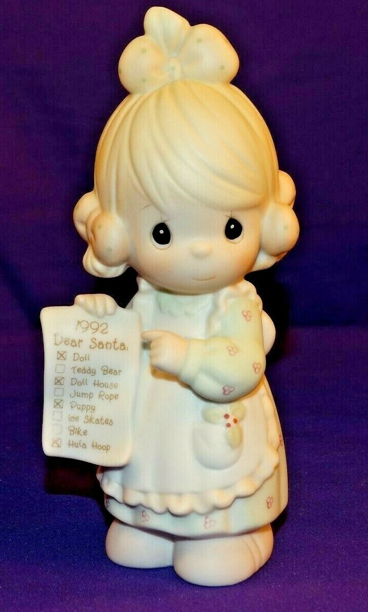1992 PRECIOUS MOMENTS FIGURINE BUT THE GREATEST OF THESE IS LOVE (G-CLEF) b3